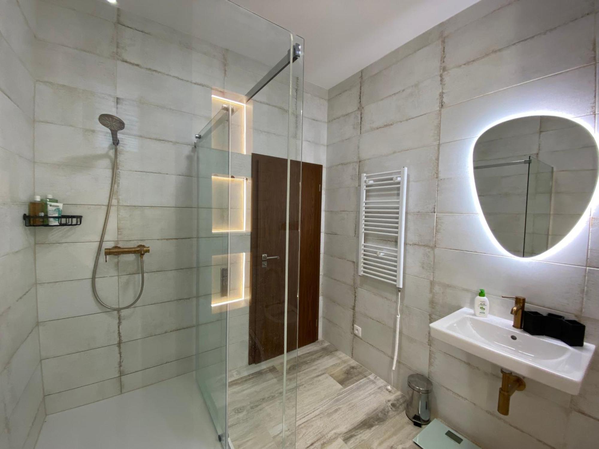 Art Design Gallery - Centre Apartment
