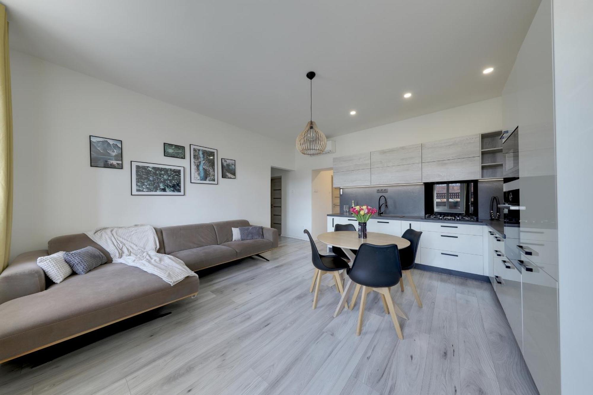 Lovely 2-bedroom In Centre Of Apartment