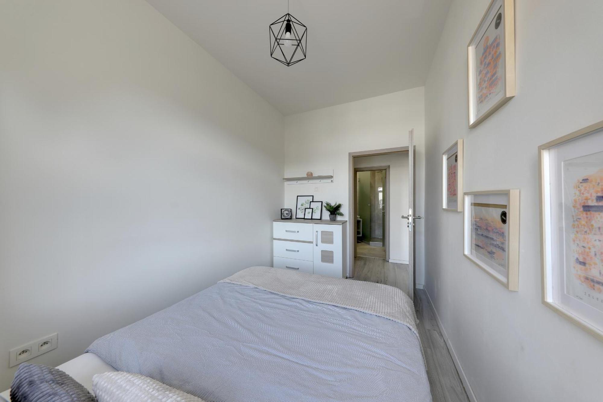 Lovely 2-bedroom In Centre Of Apartment *