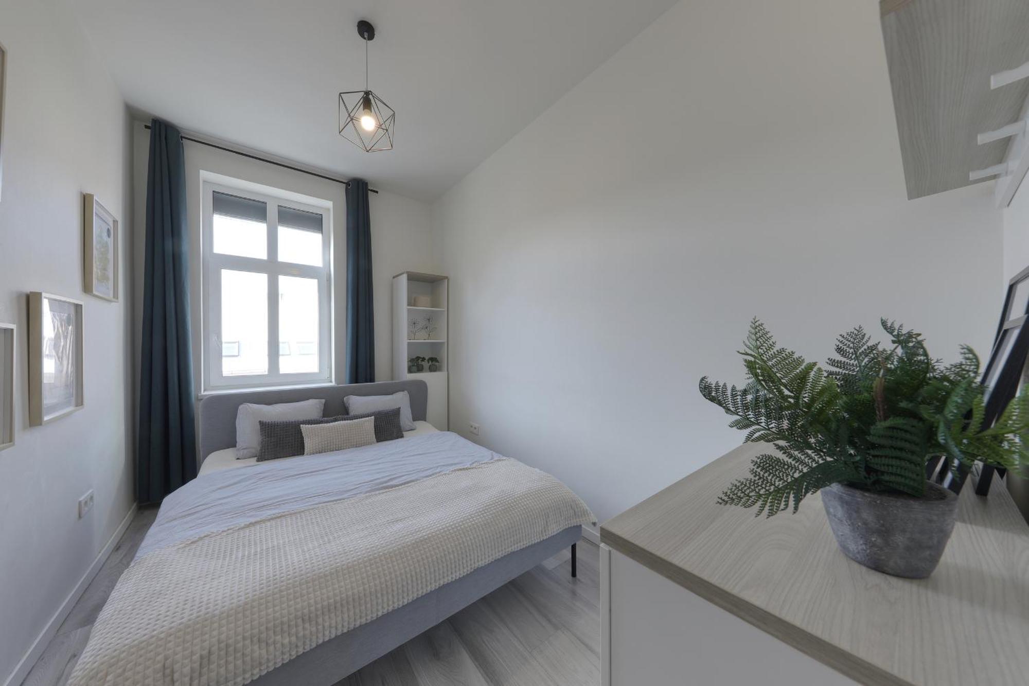 Lovely 2-bedroom In Centre Of *