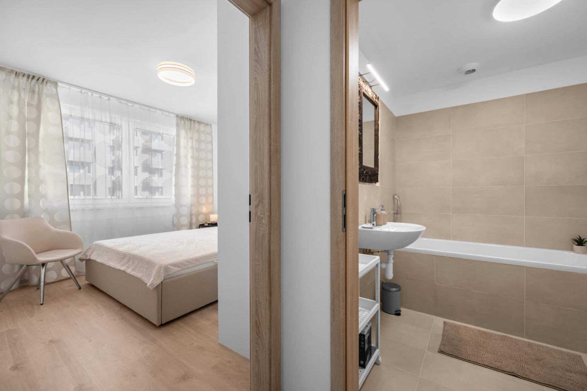 Apartment Brand New, Parking For Fee, Cozy *