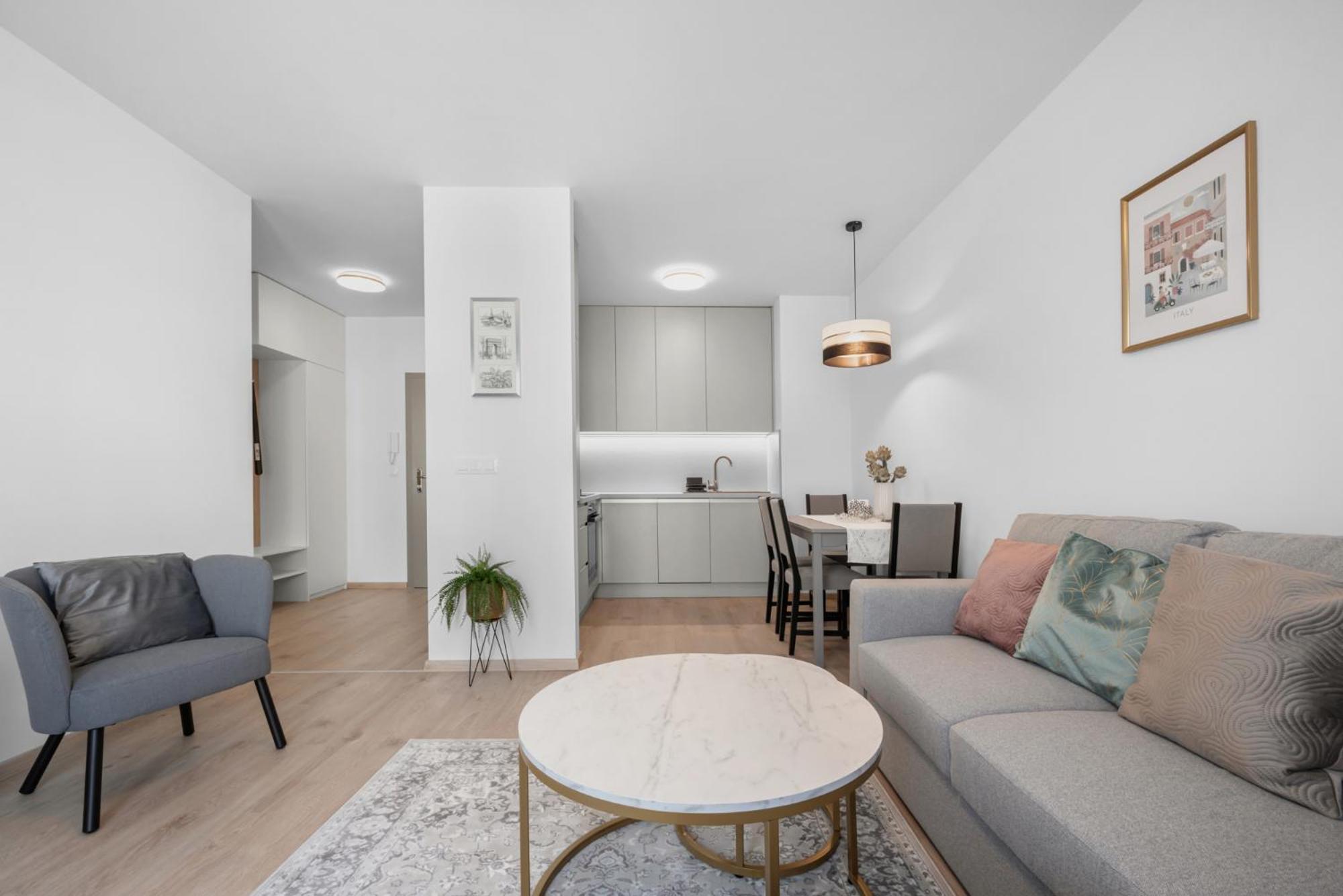 Apartment Brand New, Parking For Fee, Cozy