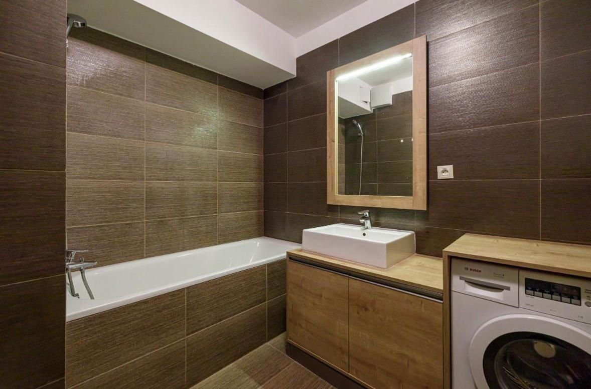 Central, Sunny And Spacious Apartment *