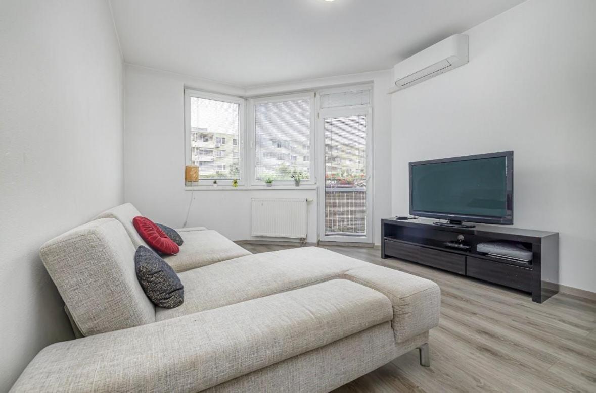 Central, Sunny And Spacious * Pressburg