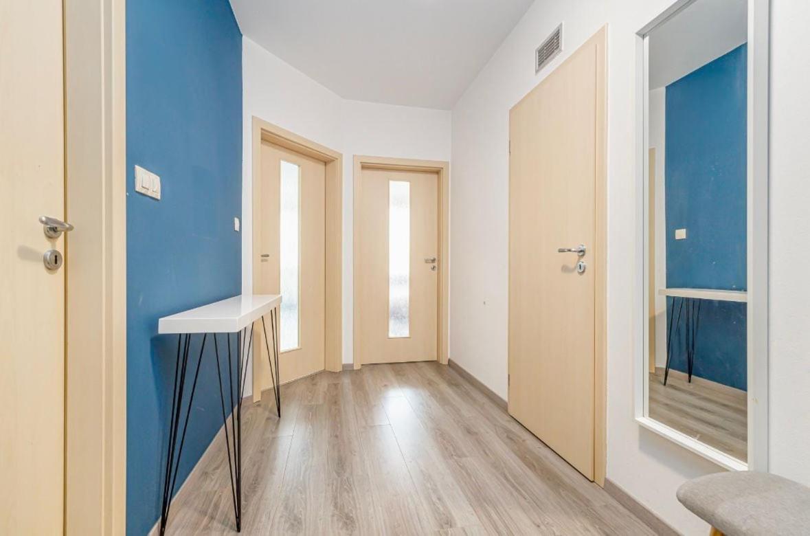 Apartment Central, Sunny And Spacious Bratislava