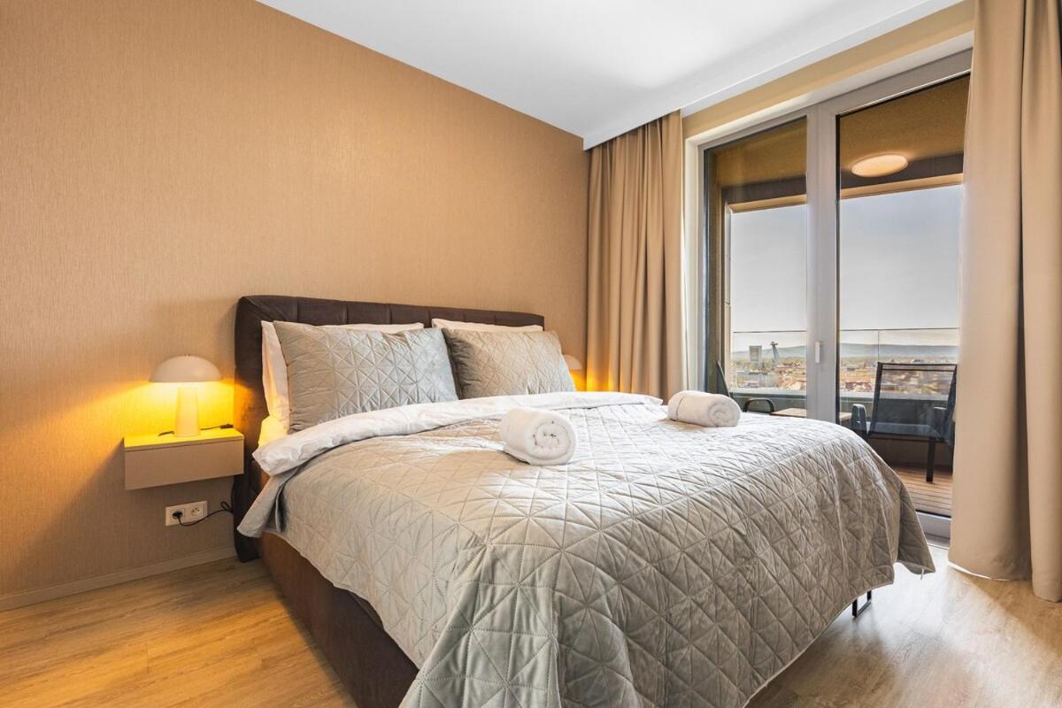 Skypark's Royal Castle View Apartment *