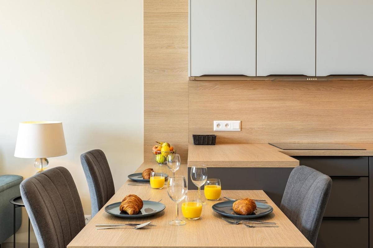 Skypark's Royal Castle View Apartment *