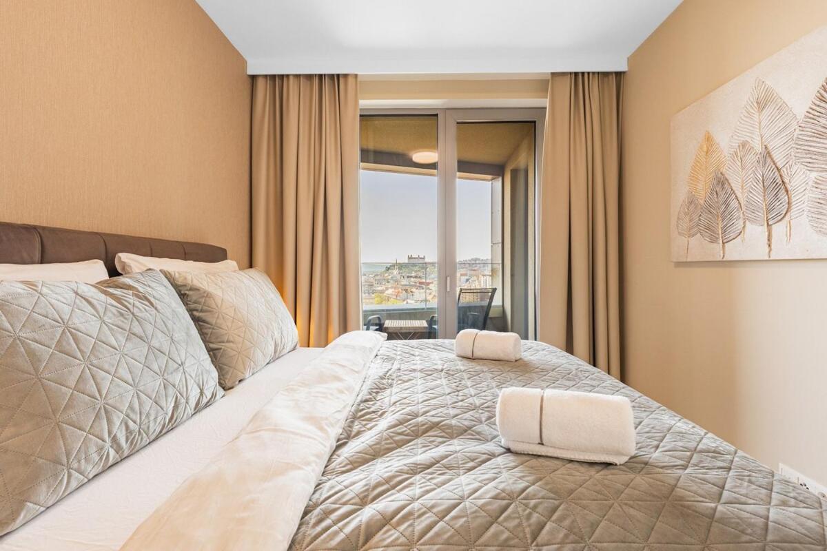 Skypark's Royal Castle View Apartment *