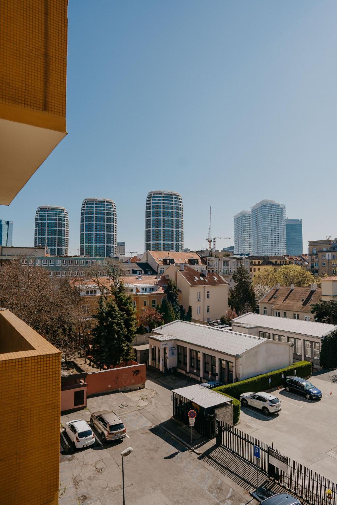 Old Town With Balcony Apartment *