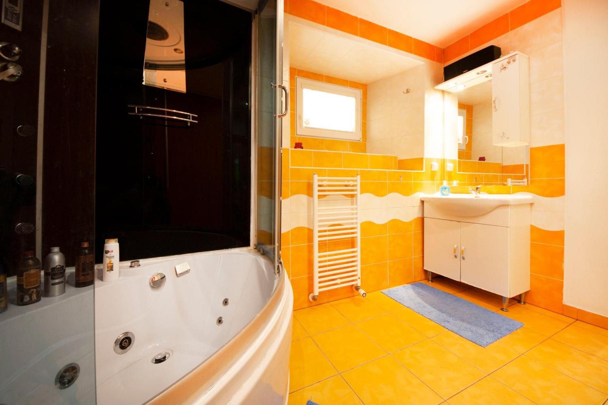 Apartment Center Of With Jacuzzi