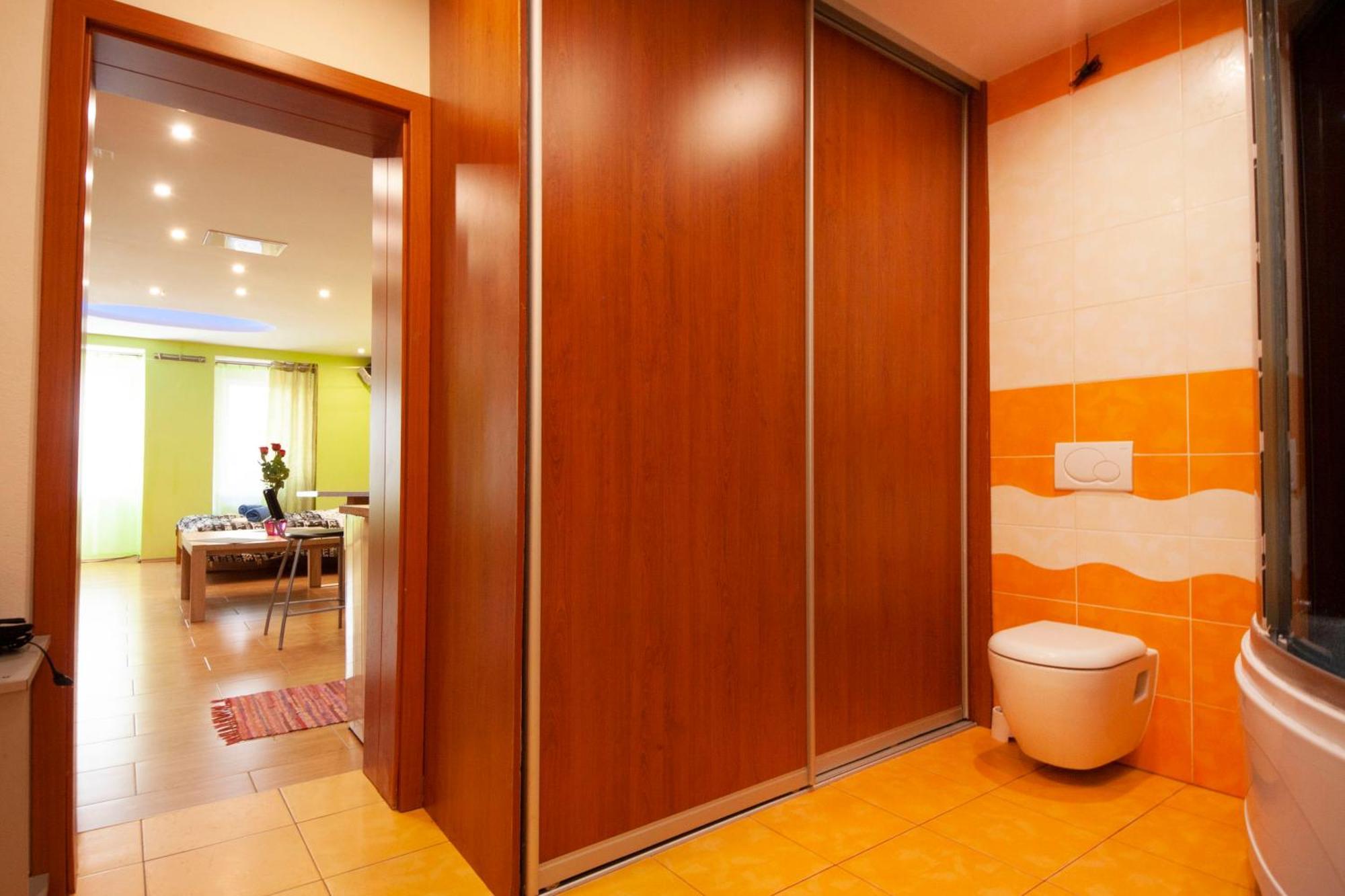 Center Of With Jacuzzi Apartment