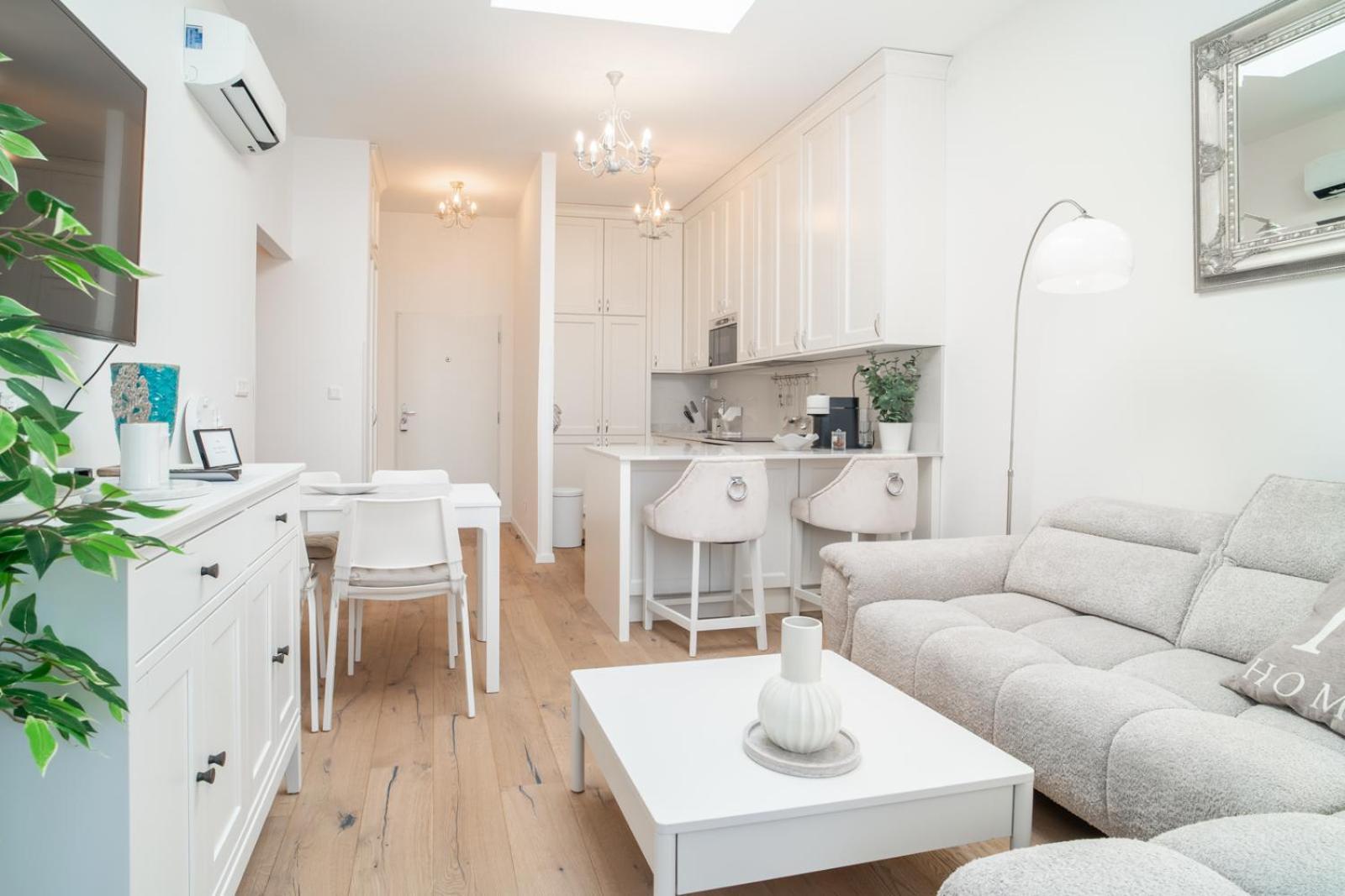 Unforgettable Old Town Apartment