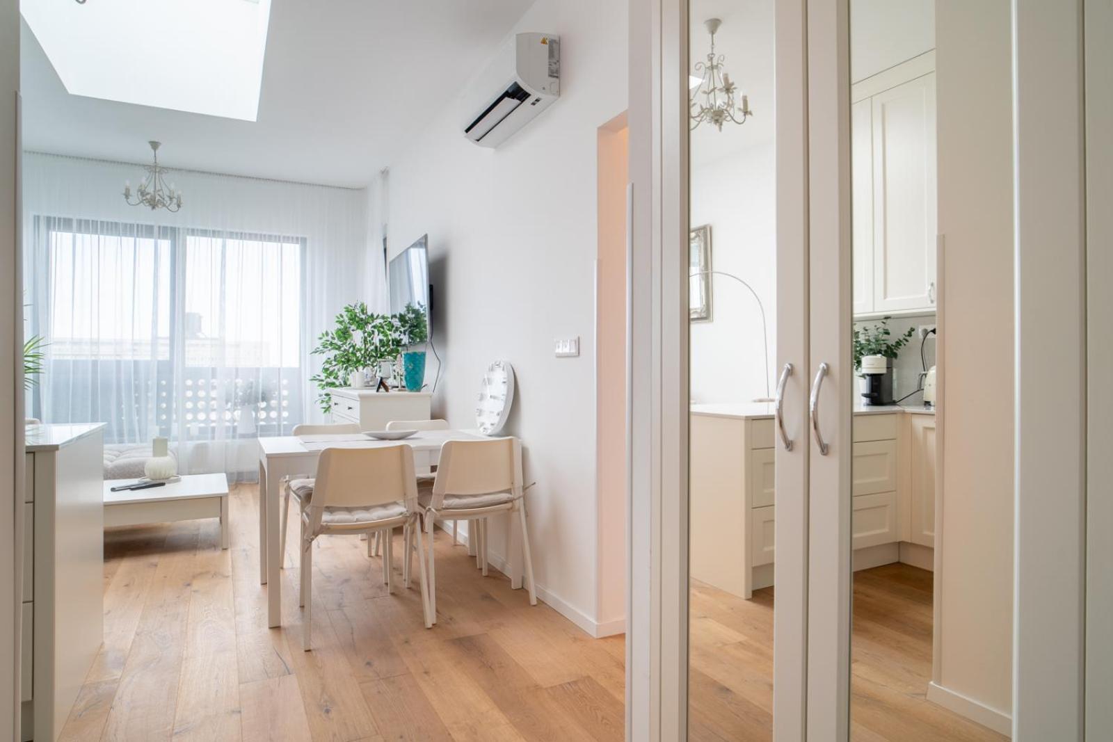 Unforgettable Old Town Apartment
