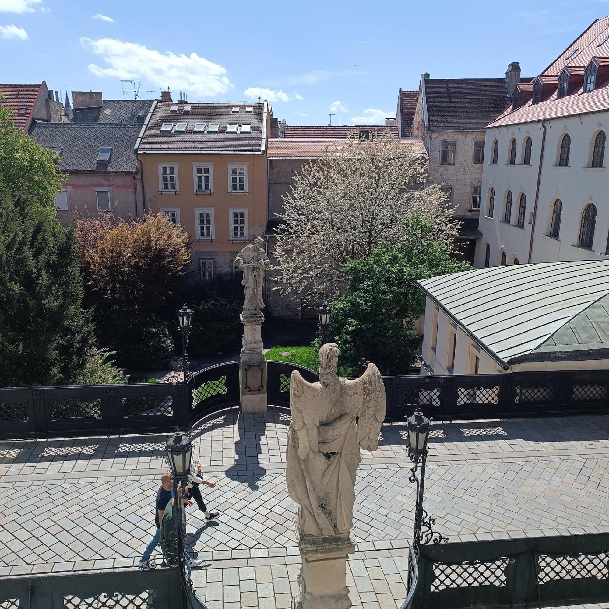 Apartment Krasny S Vyhladmi V Historickom Centre Bratislava