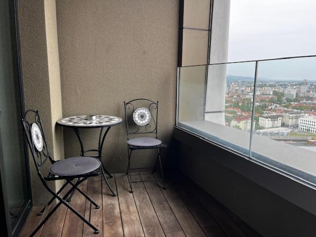 Skau White In Sky Park 3 Tower 27 Floor Panoramic View Free Parking Apartment Bratislava