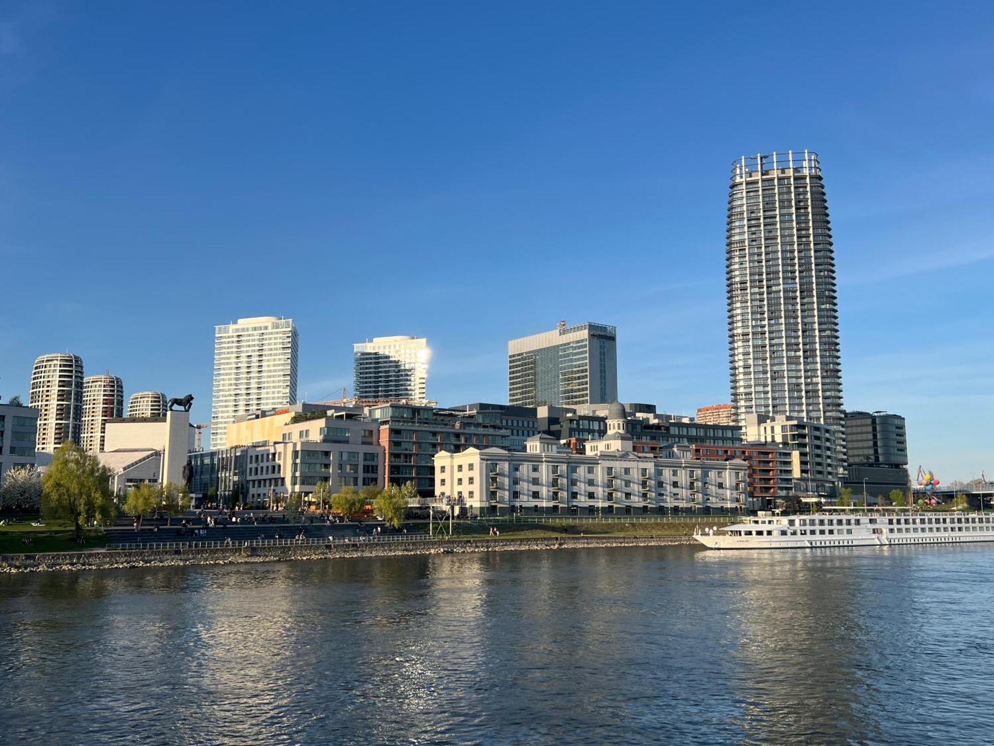 Elite River View Apartment *