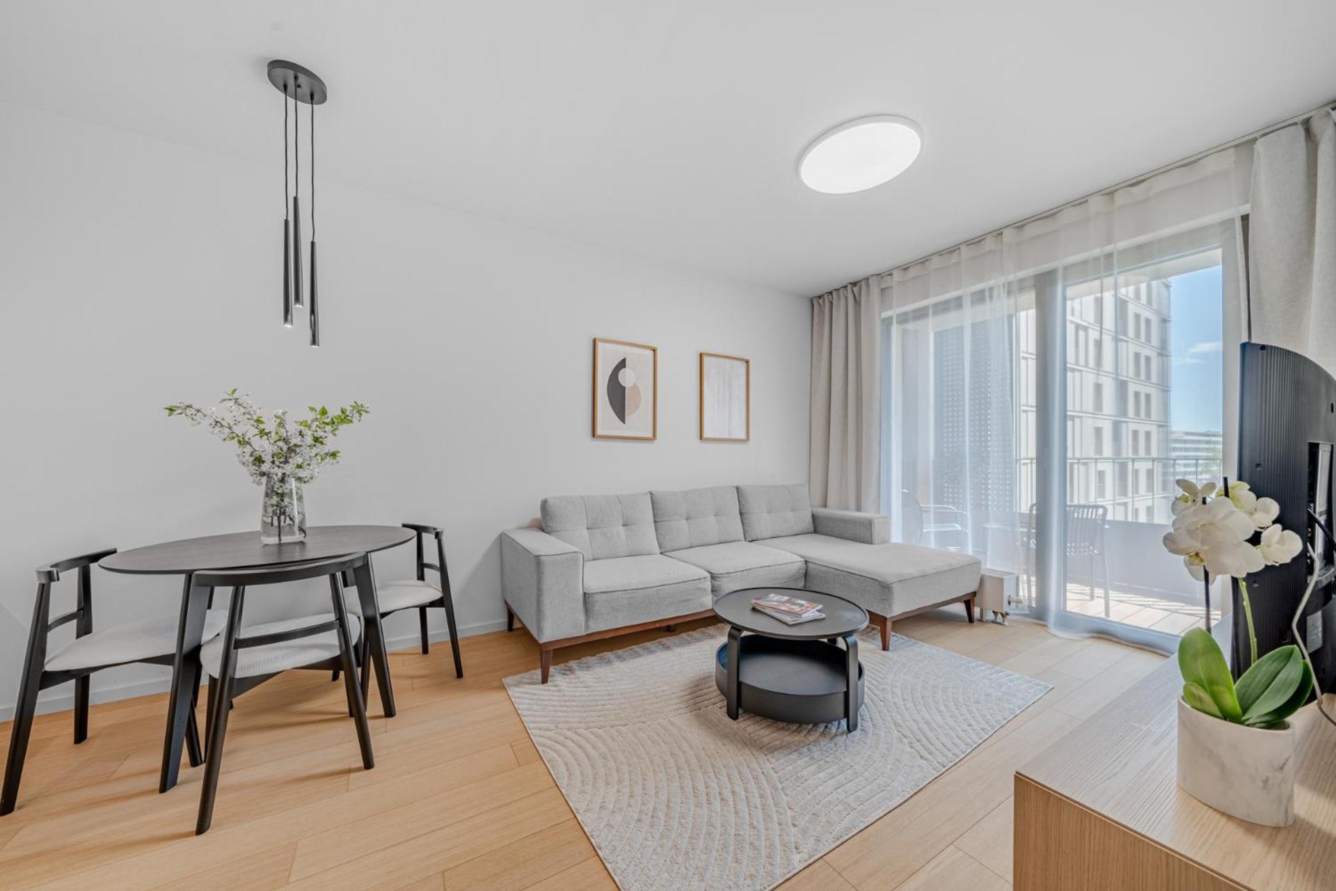 Cloud 9 Pri Myte Elegance - Brand New With Free Parking