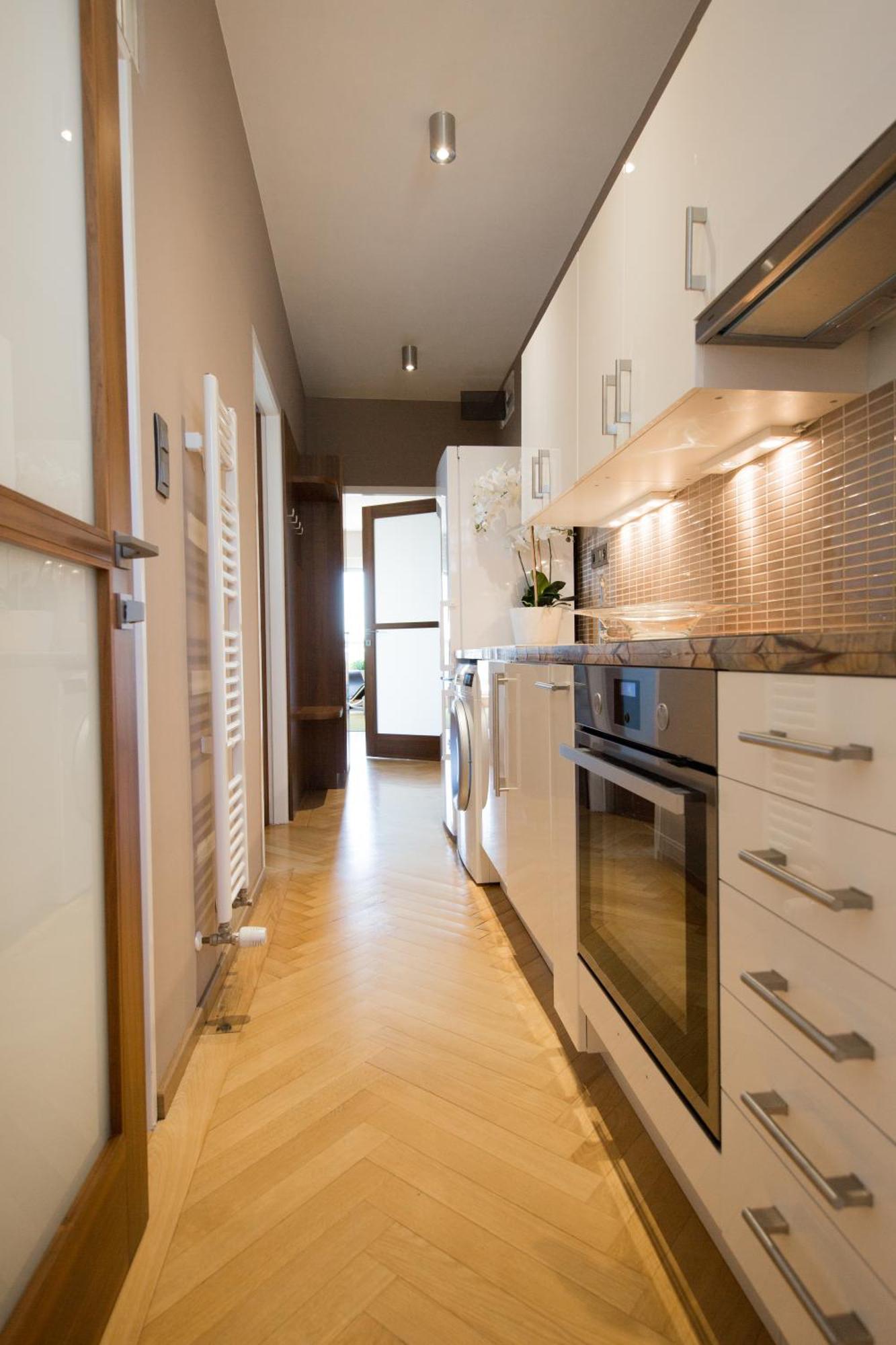 Apartment Place For *