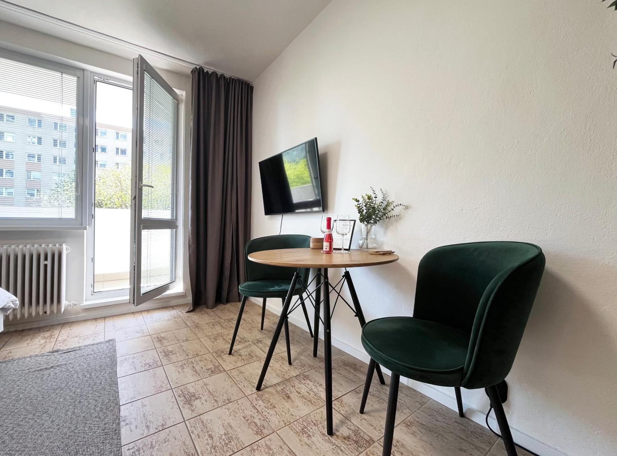 New Cozy Studio, Ac & Free Private Parking