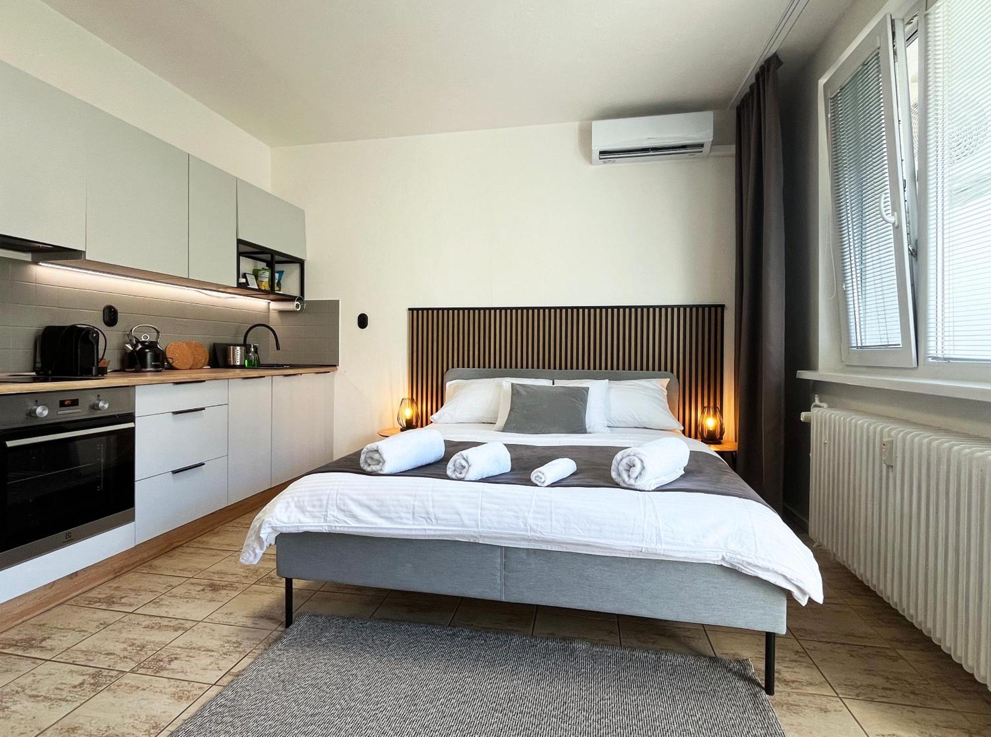 New Cozy Studio, Ac & Free Private Parking Apartment *