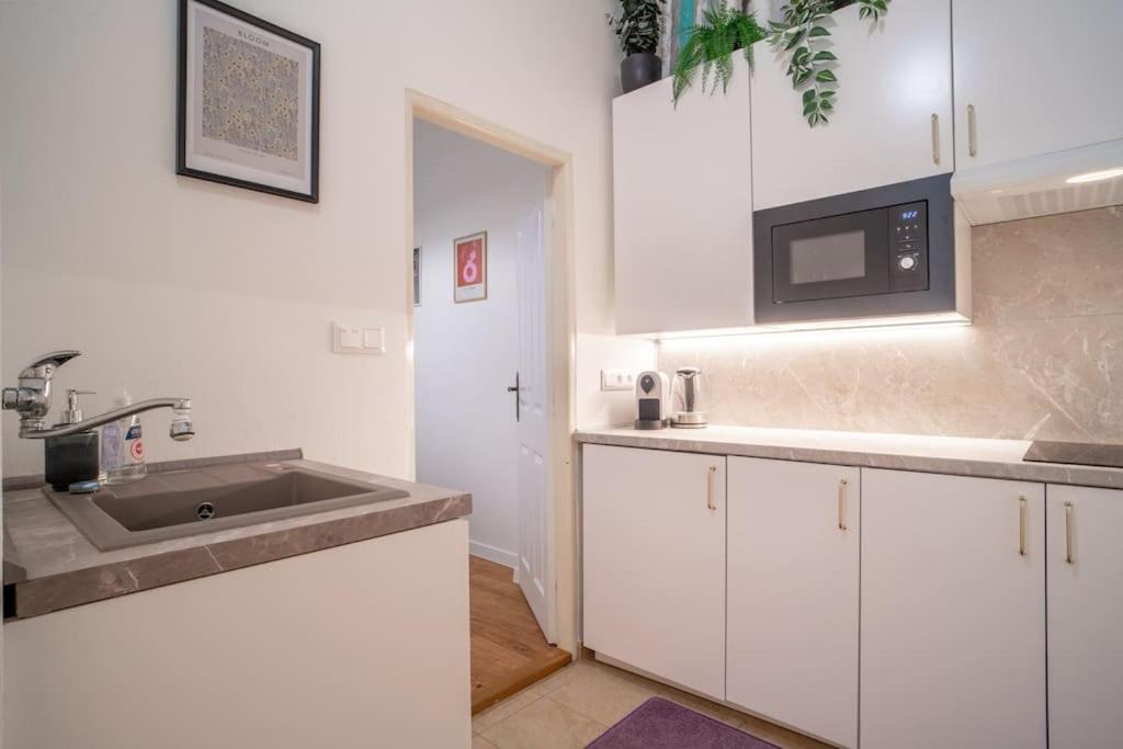 Old Town Apartment *