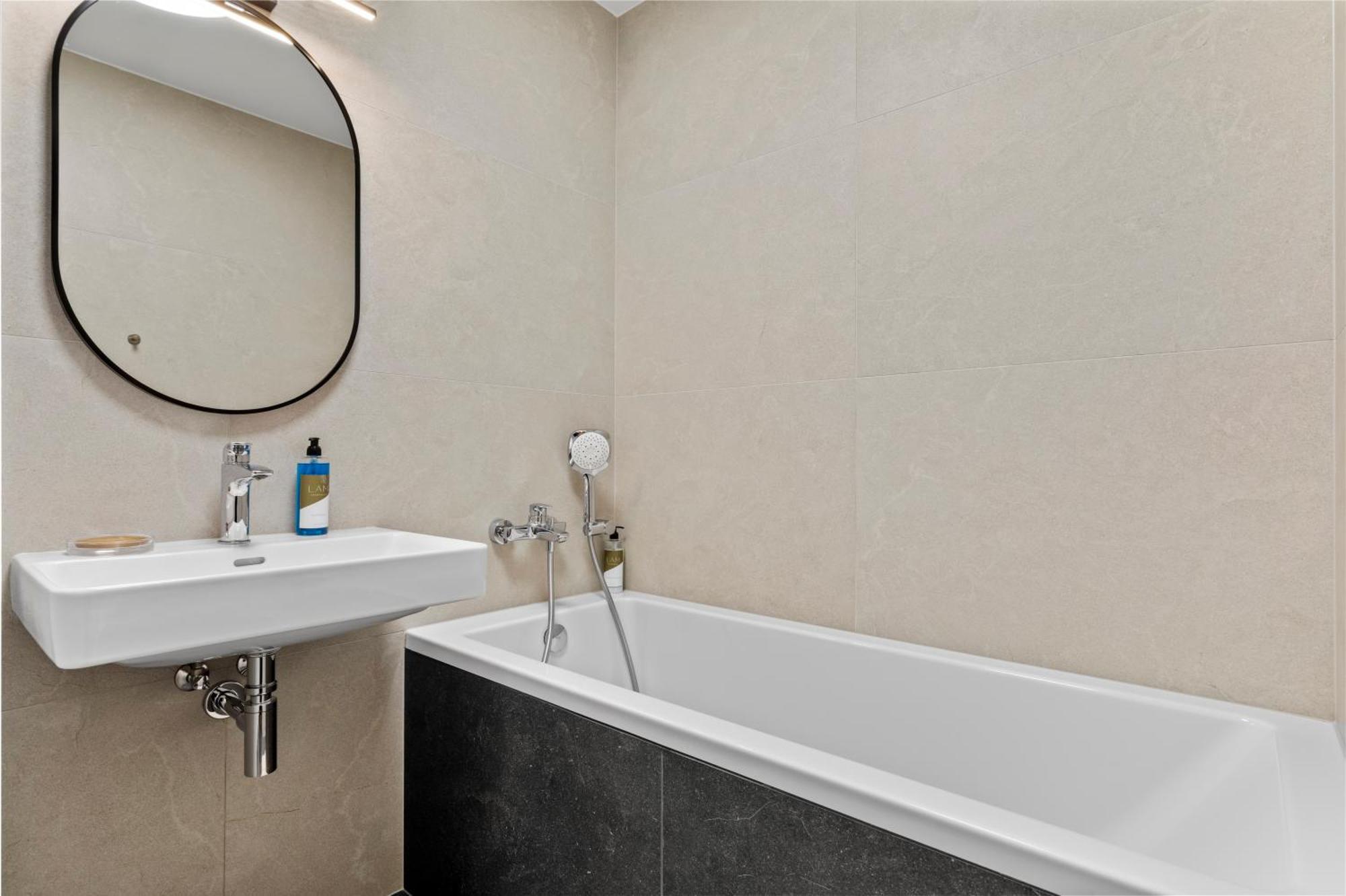 Apartment Lam Ivory Ac - Balcony *