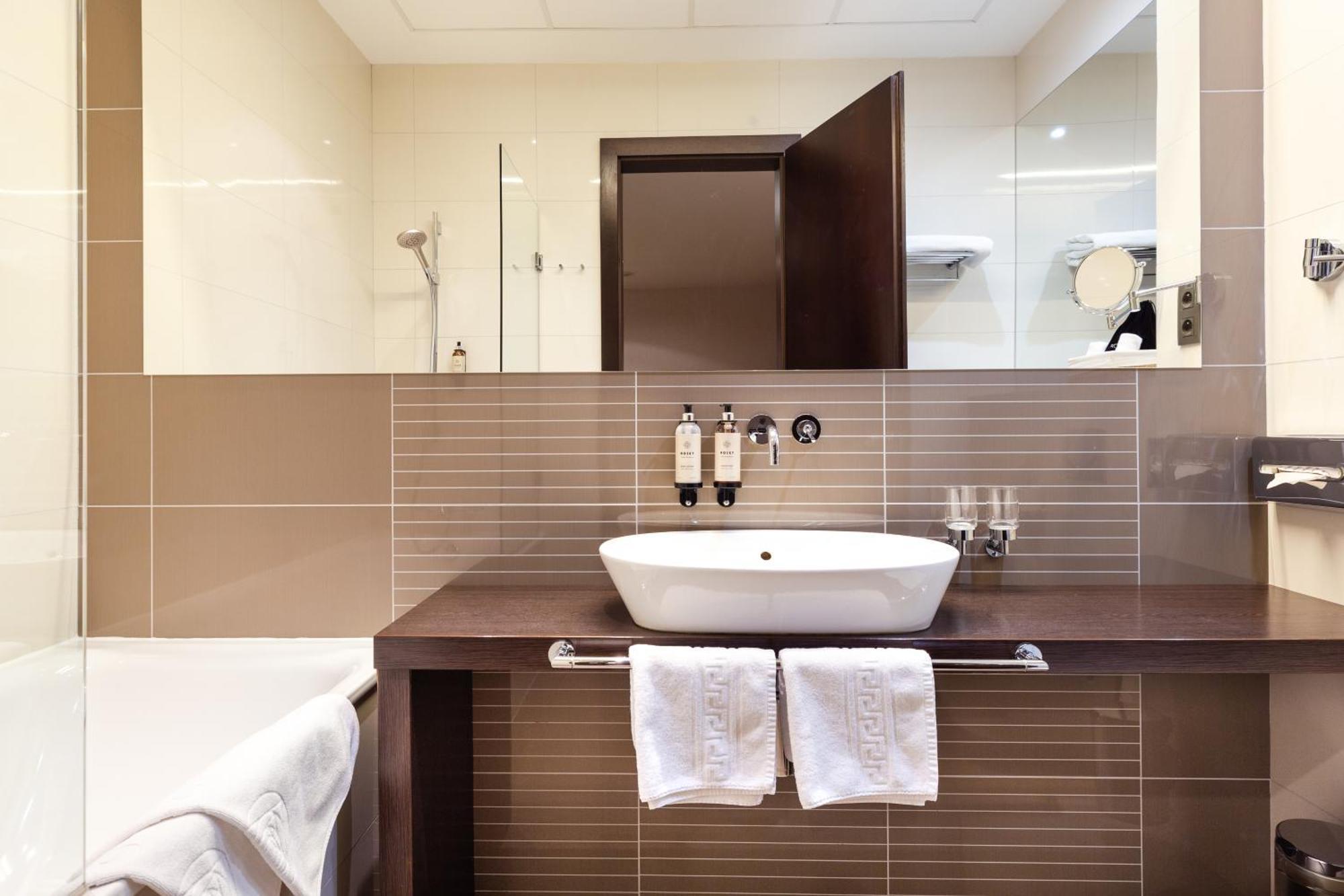 Roset & Hotel 4*