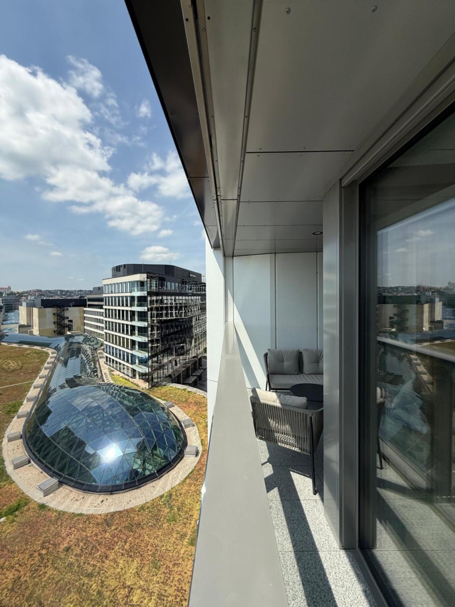 Apartment Eurovea Tower River View Down Town