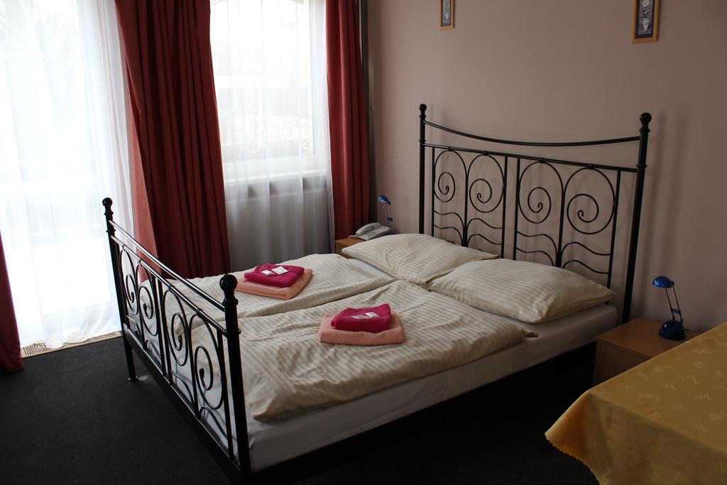 Zlata Noha Hotel