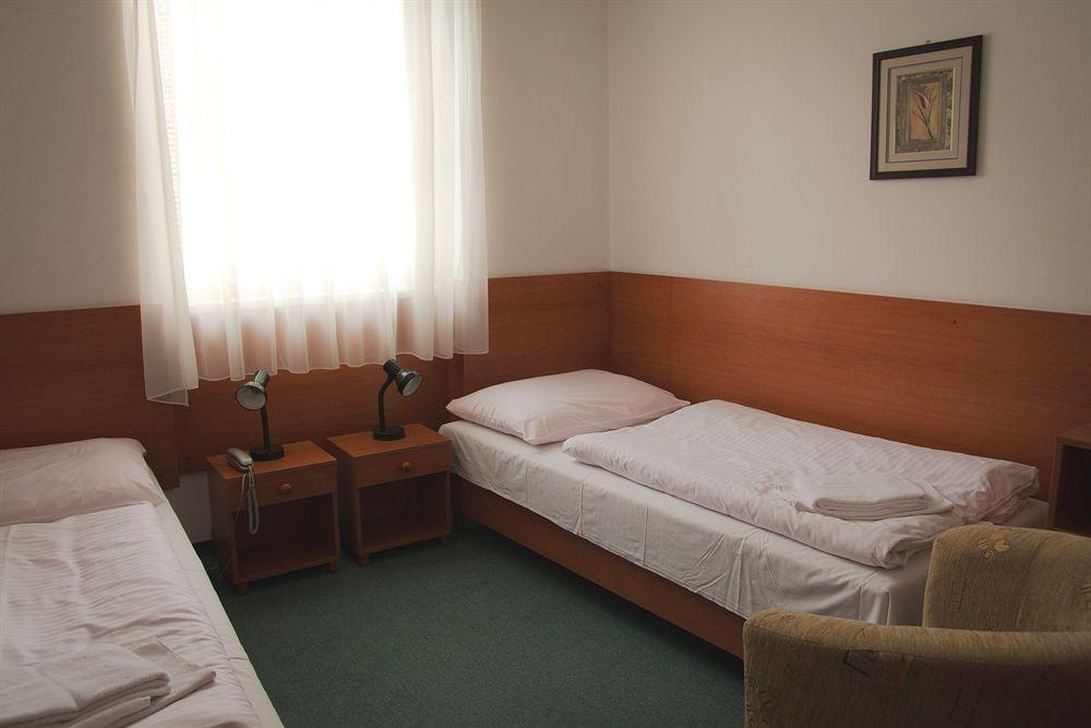 Hotel Taxis 2*