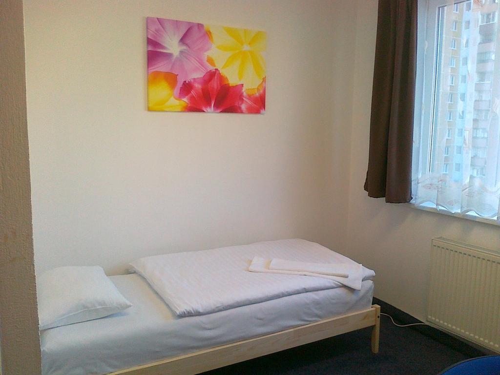 Einsteinova Petrzalka Station Homestay *