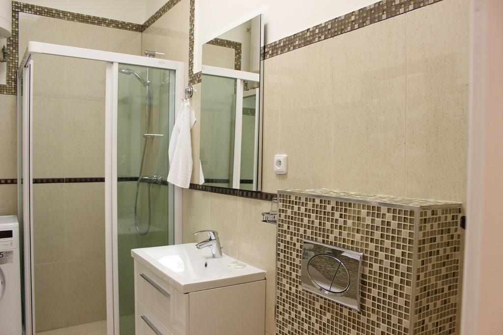 Apartment Leo