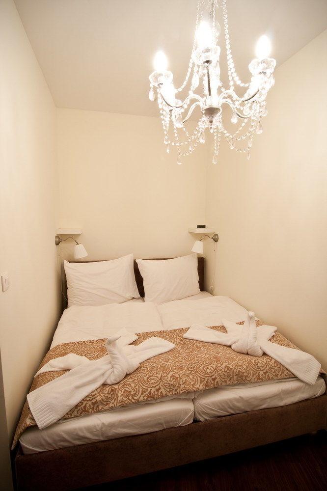 Virgo Hotel