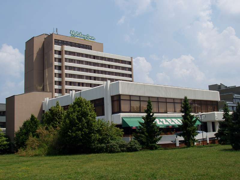 Holiday Hotel