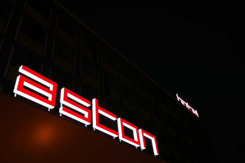 Aston 3*