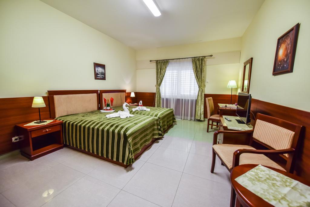 Hotel Raki