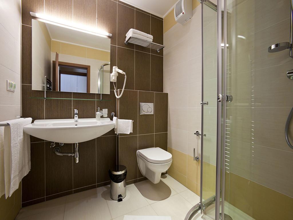 Viktor Hotel