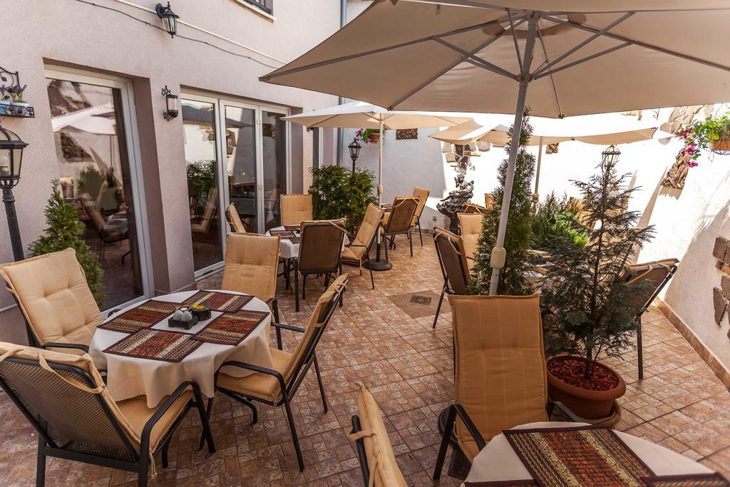 Bastion Bed & Breakfast 3*
