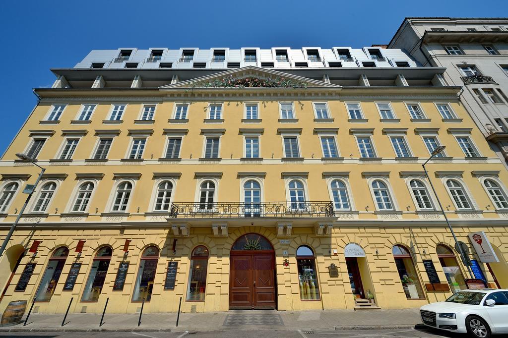 Apartment Ambiente Serviced - Palace Motesickych Bratislava