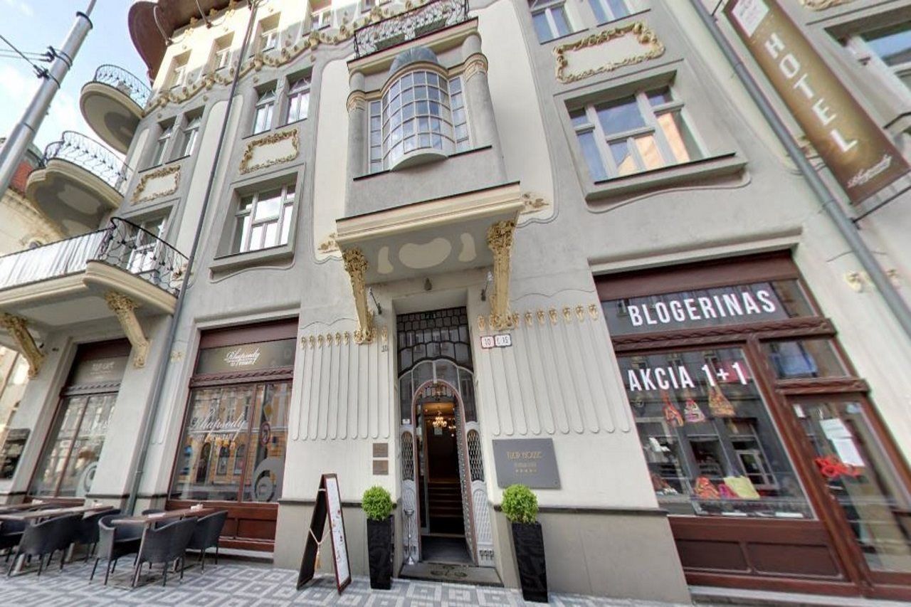 Roset & Hotel