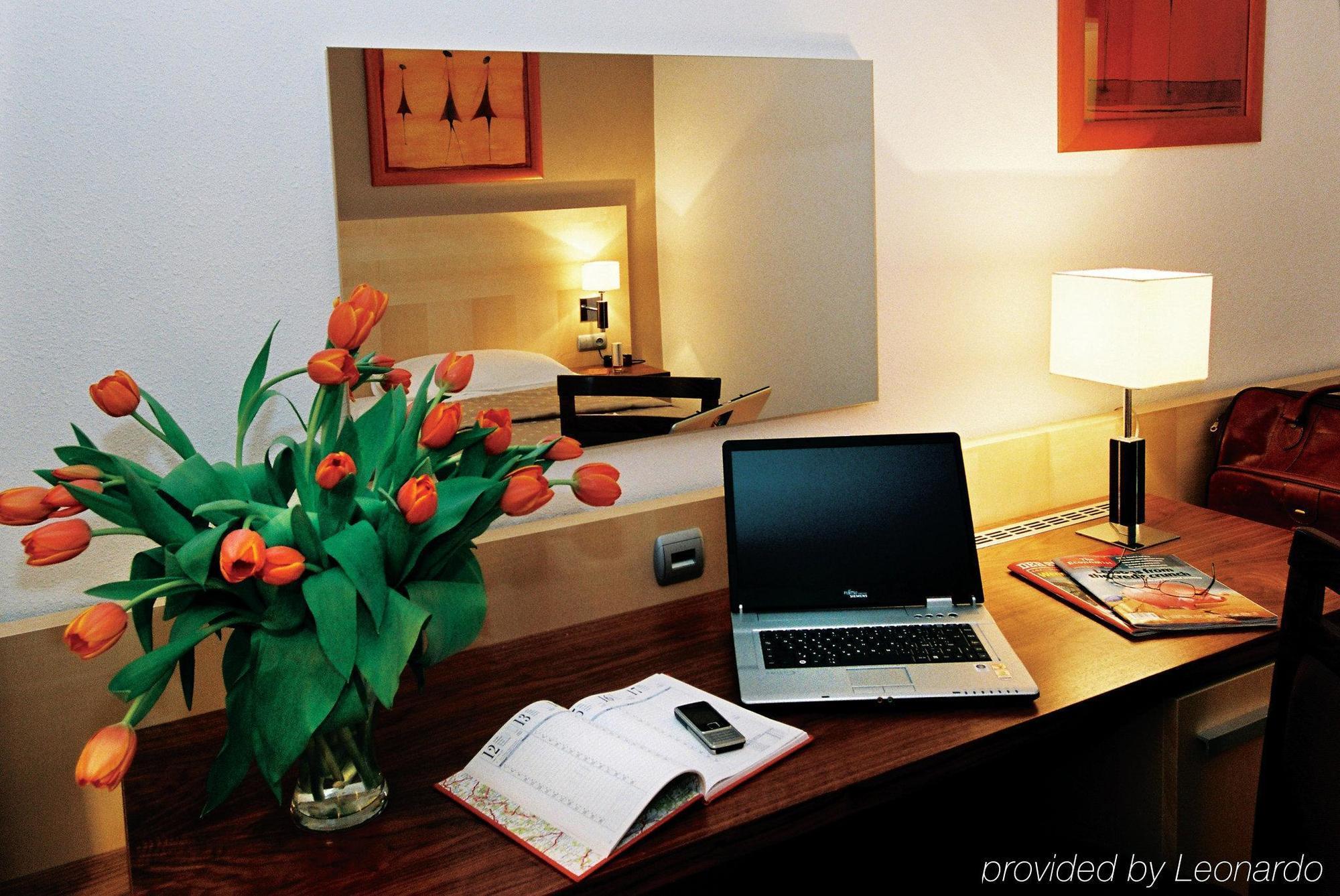 Holiday Hotel 4*