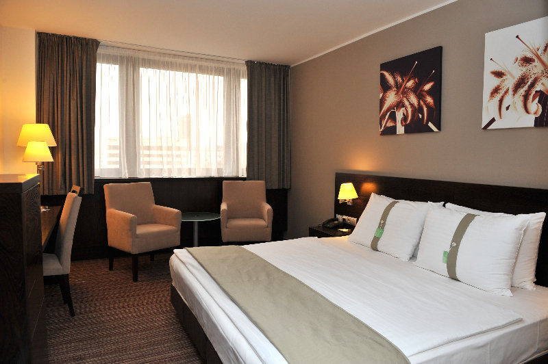 Holiday Hotel 4*