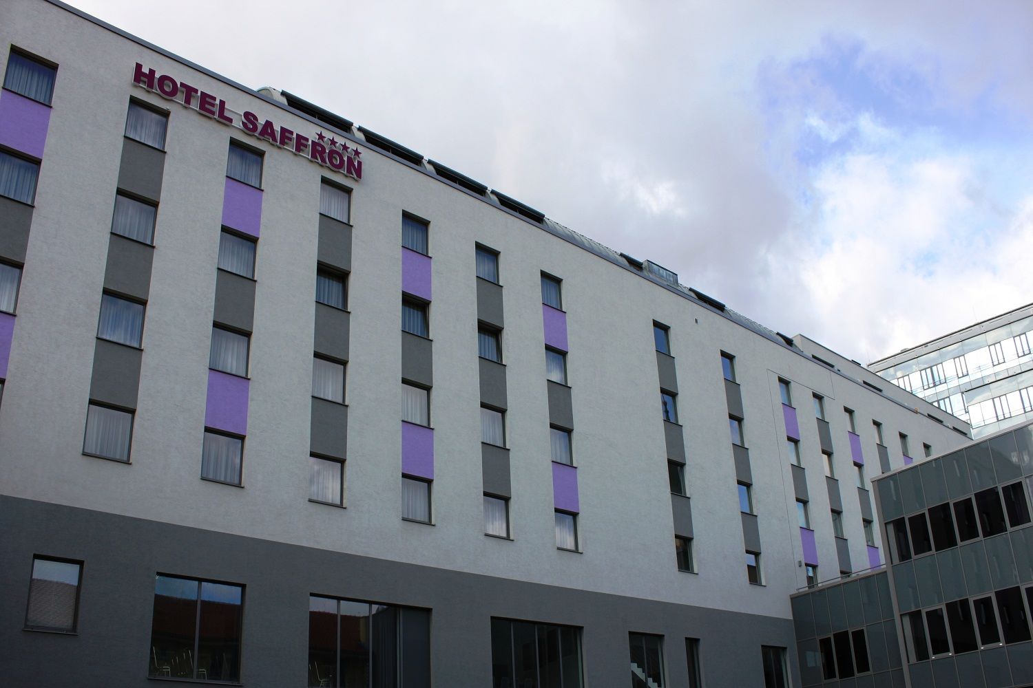 Hotel Saffron 4*