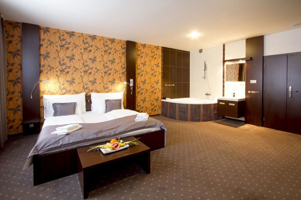 Gaudio 3*
