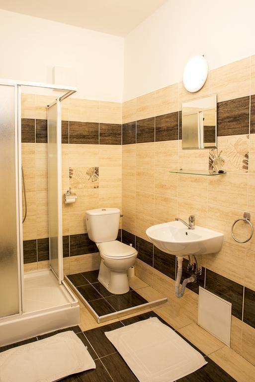 Hotel Downtown 3*