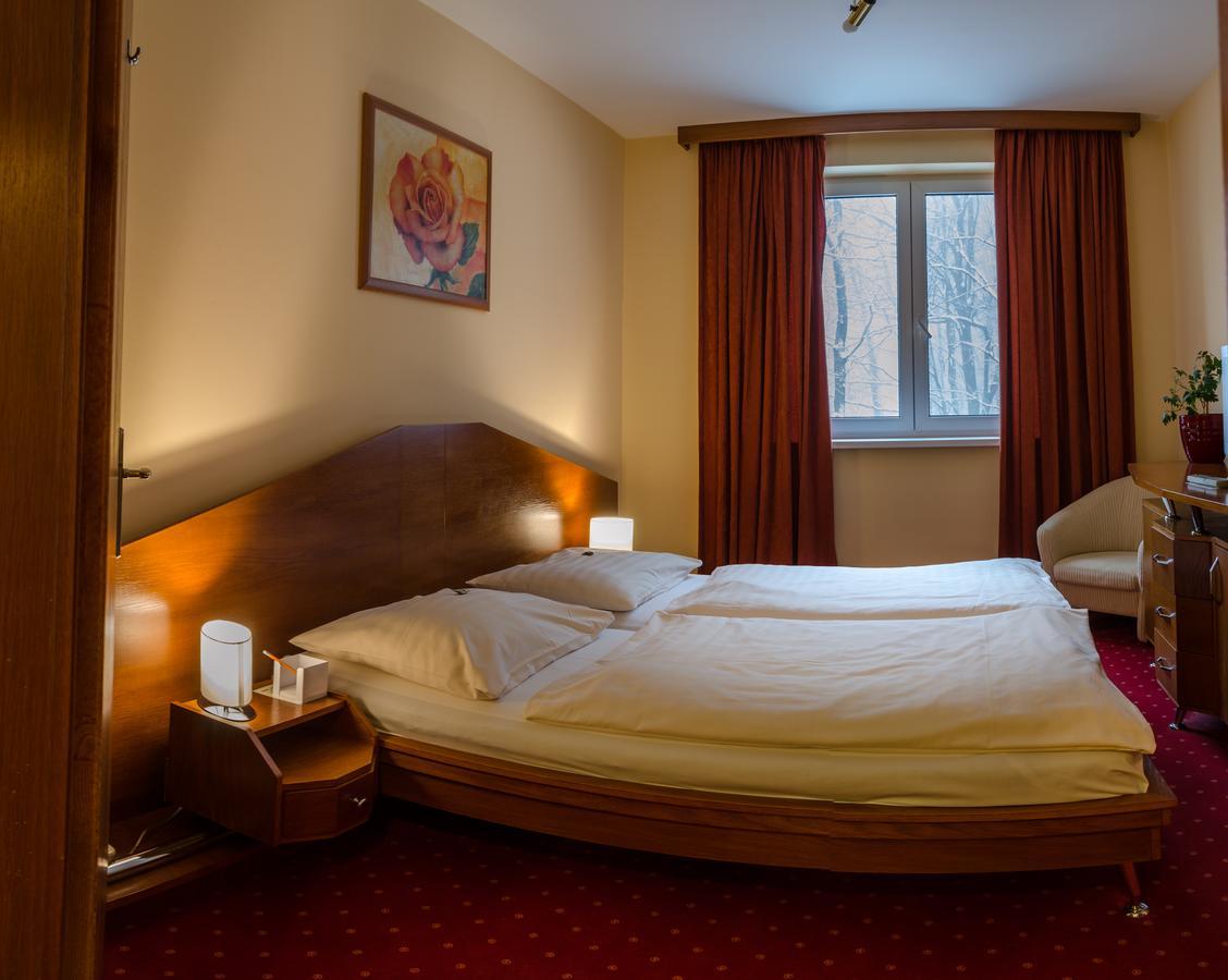 Hotel West 3*