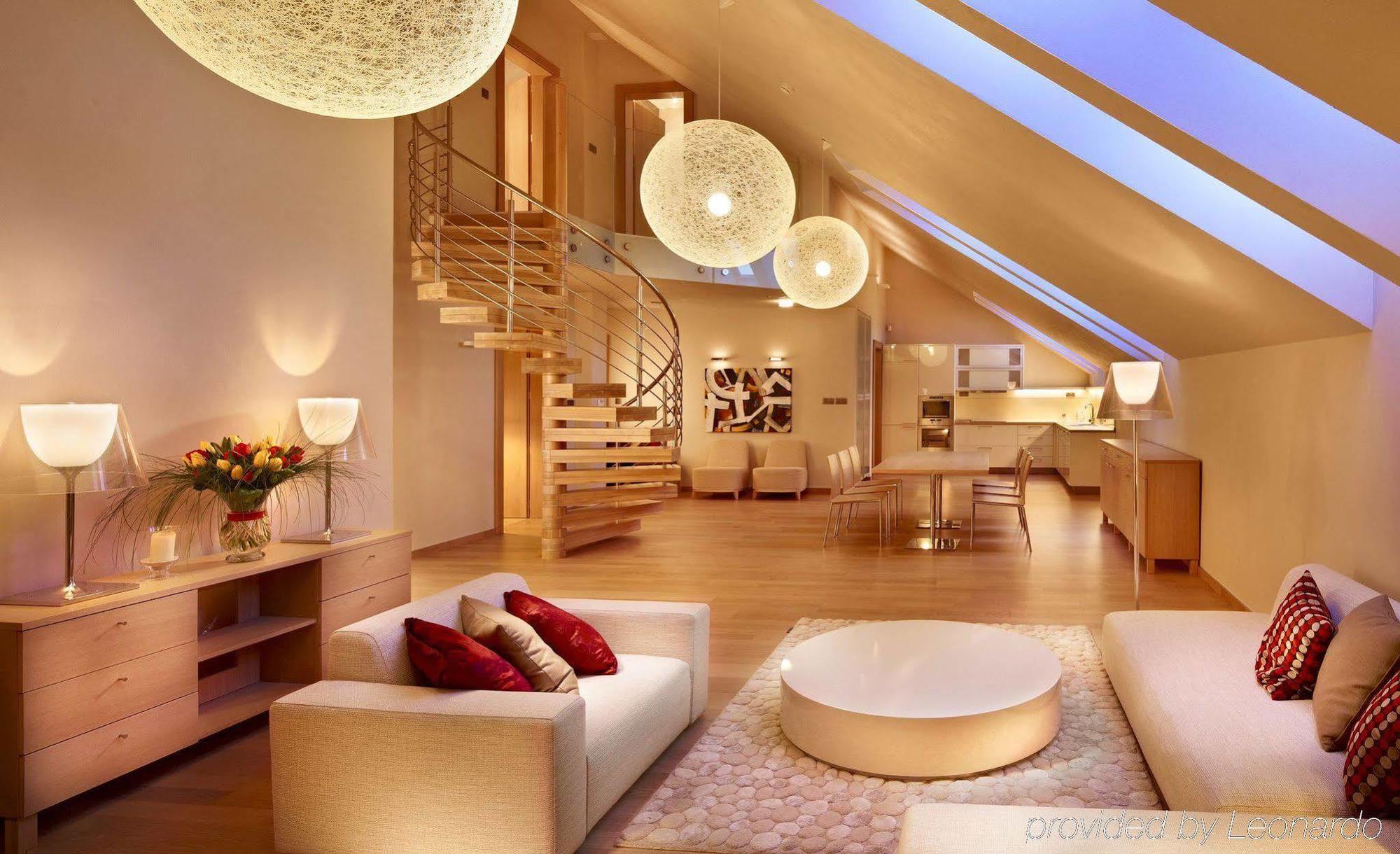 Roset & Hotel 4*