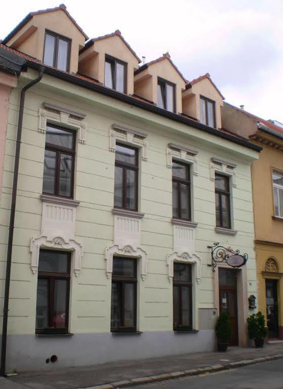 Virgo Hotel