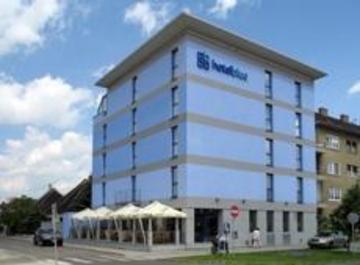 Hotel Blue