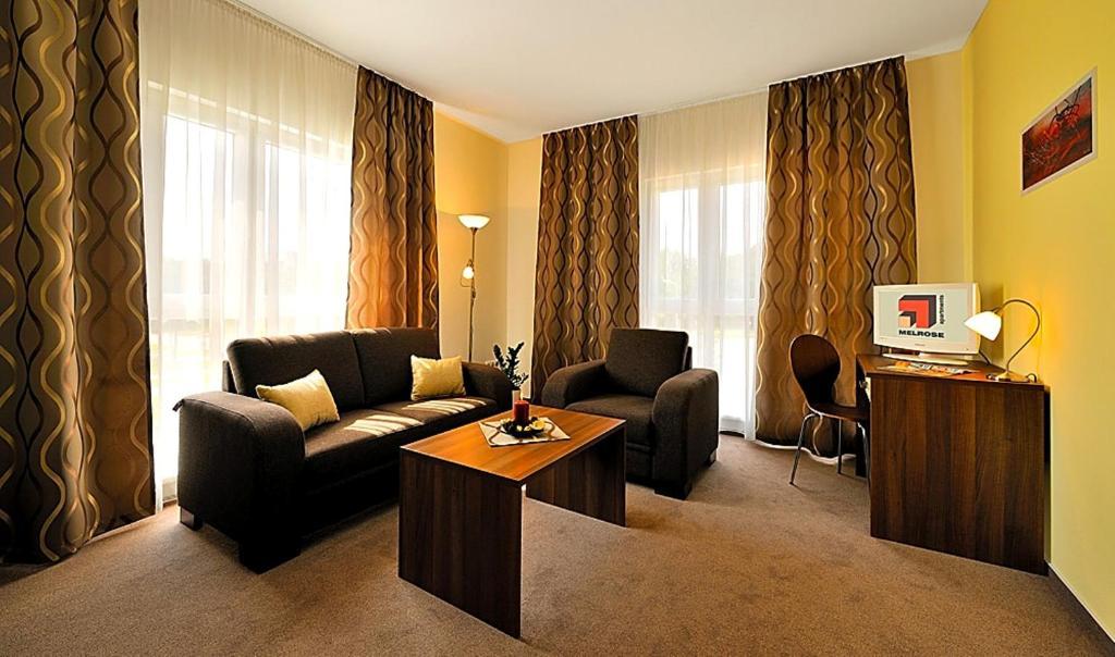 Melrose Apartment